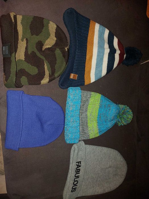 Разпродажба шалове и шапки