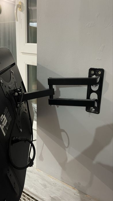 Телевизор LG бу с кронштейном