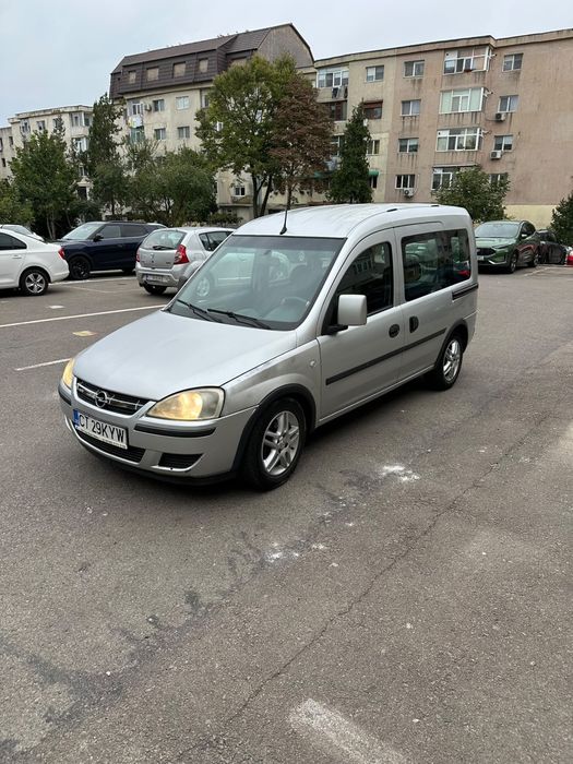 Vand opel combo 1.3 DIZEL 2010 consum mic