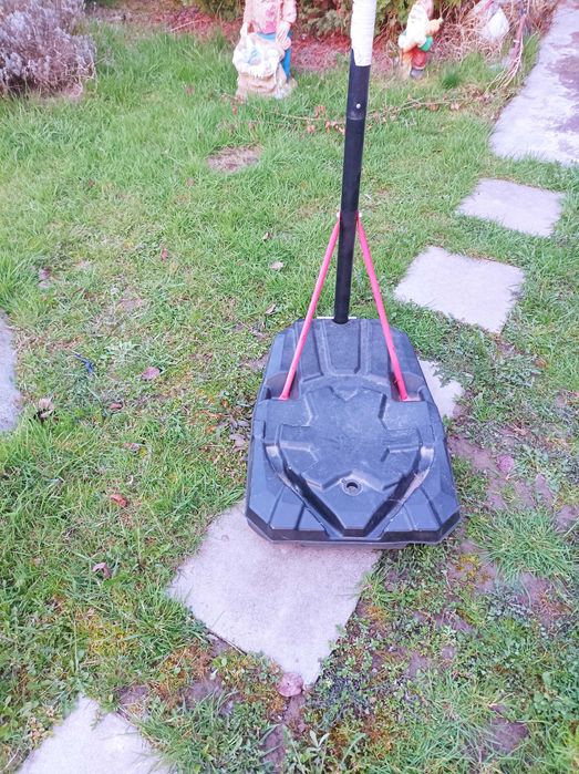 Vând Coș Baschet, aproape nou, puțin folosit,stare foarte bună.