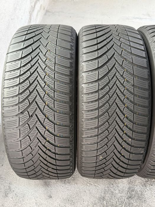 225/50/17 Semperit 4Броя: 330€ 6.5мм