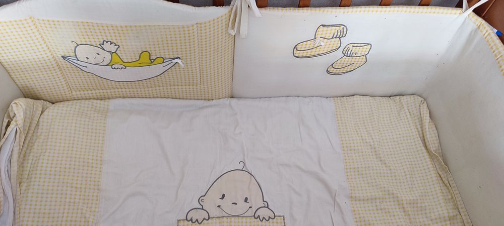 Детская кроватка с бортиками