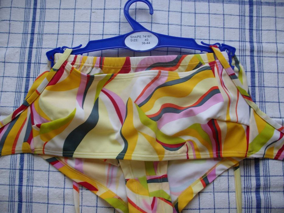 Продавам чисто нови дамски бански половинки