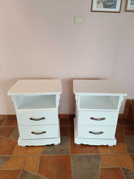 Noptiere model rococo din lemn masiv