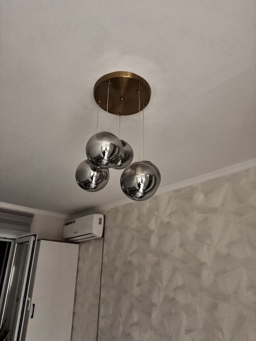 Продам люстры в комнату