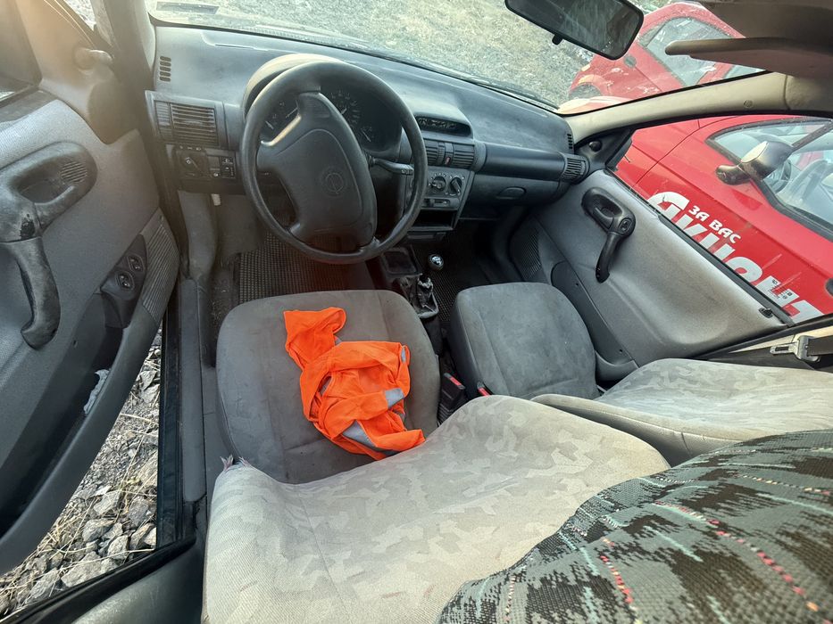 Opel Corsa B 1.2 на части