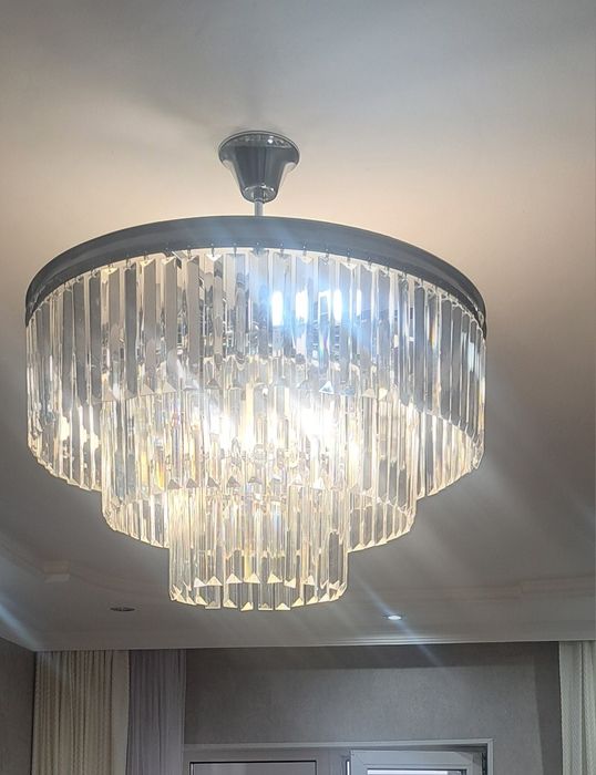 Люстра в гостиную в отличном состоянии