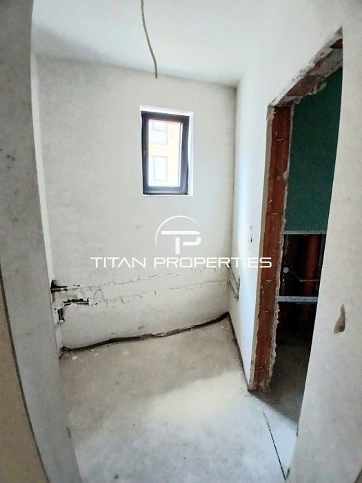 Тристаен апартамент в жк. Христо Смирненски