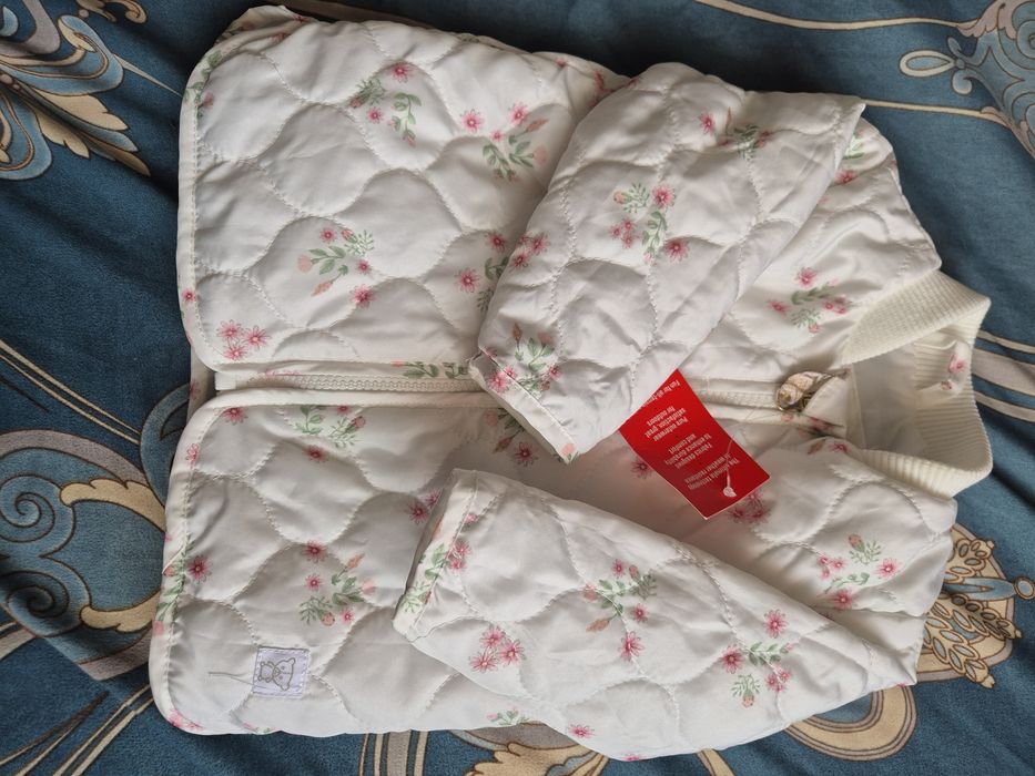 Vând  geaca fetita nouă