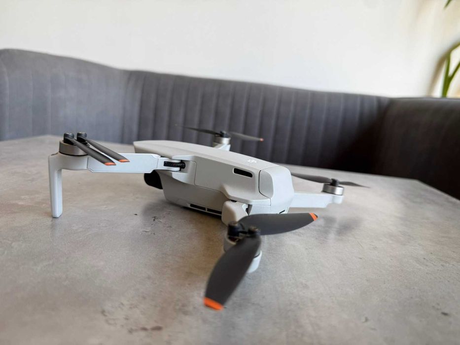 Дрон DJI Mini 2 Fly More Combo - Пълен комплект