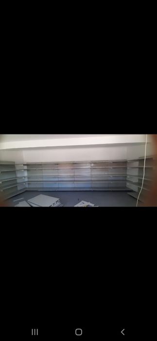 Vănd rafturi de magazin