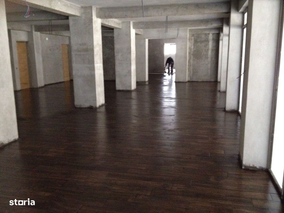 Pensiune / Hotel in Voineasa si 11 561 mp teren intravilan
