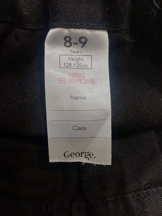 Срочно!!!Продам школьную форму на 8лет.