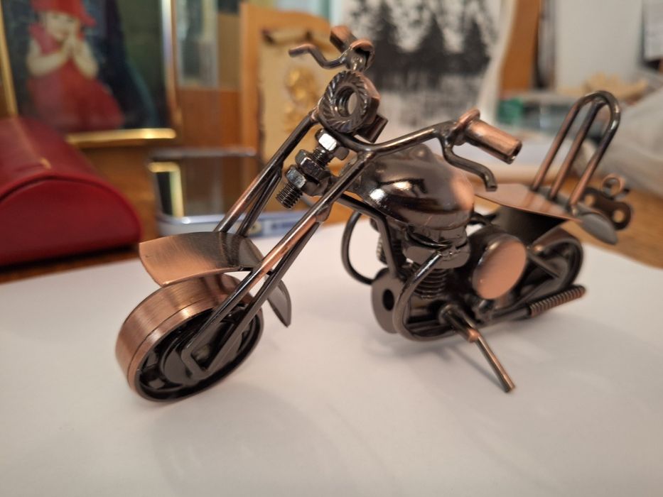 Motocicleta din fier forjat macheta