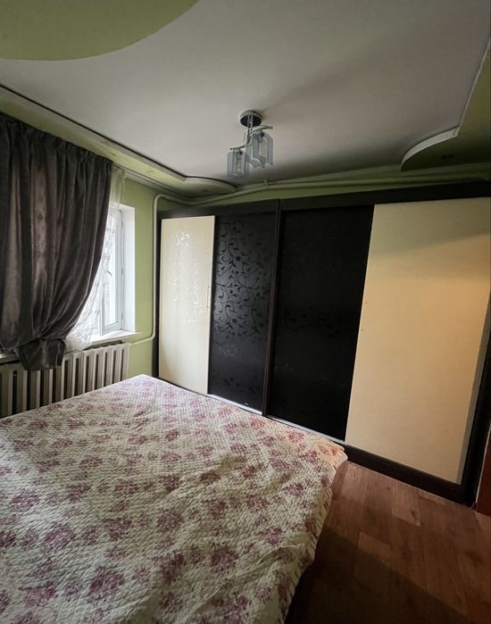Продам б/у шкафы стол кровать