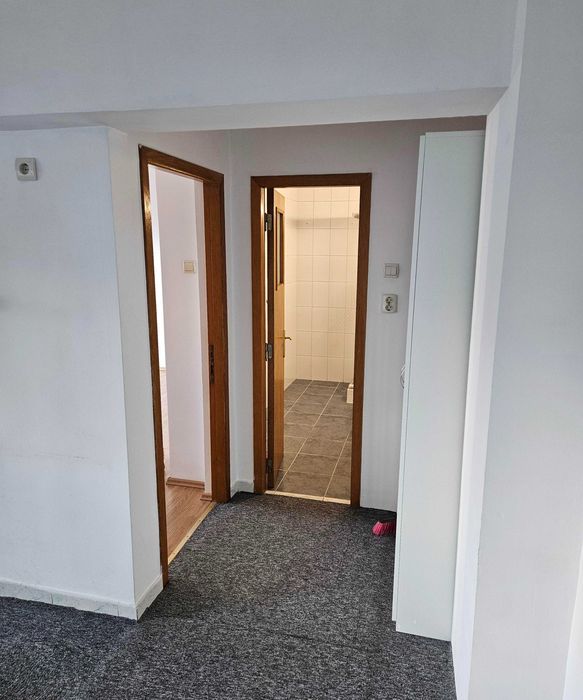 Proprietar, inchiriez apartament 2 camere nemobilat, zona intersectiei Nicolae Titulescu Piata Victoriei .