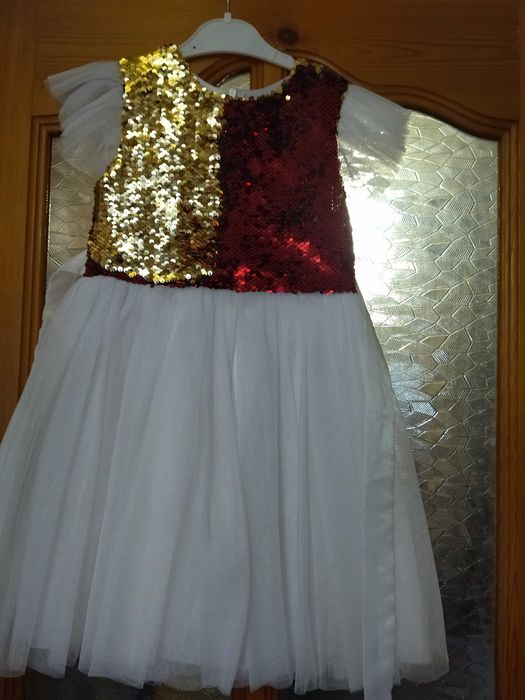 Платья новые 5-6 лет