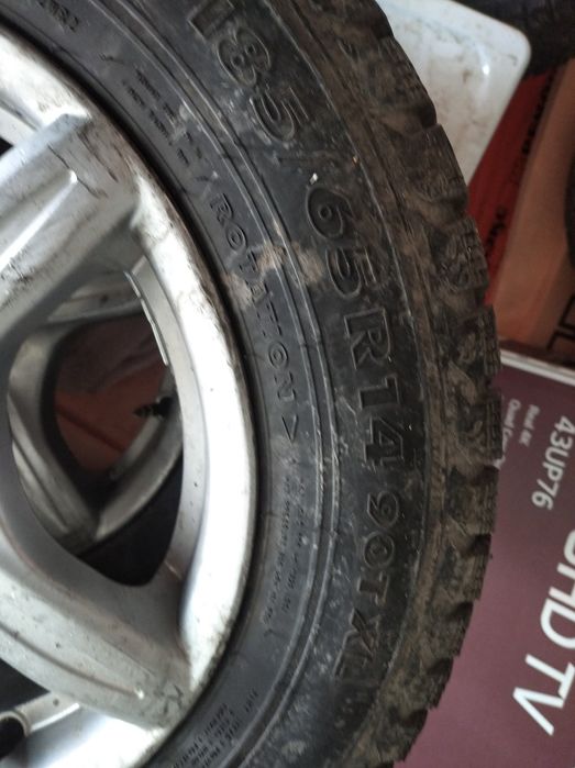 Продам зимний вместе с дисками