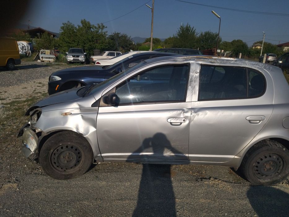 Тойота ярис 1.3 на части