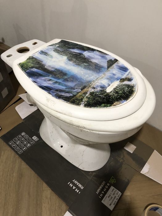 Унитаз рабочем состояние