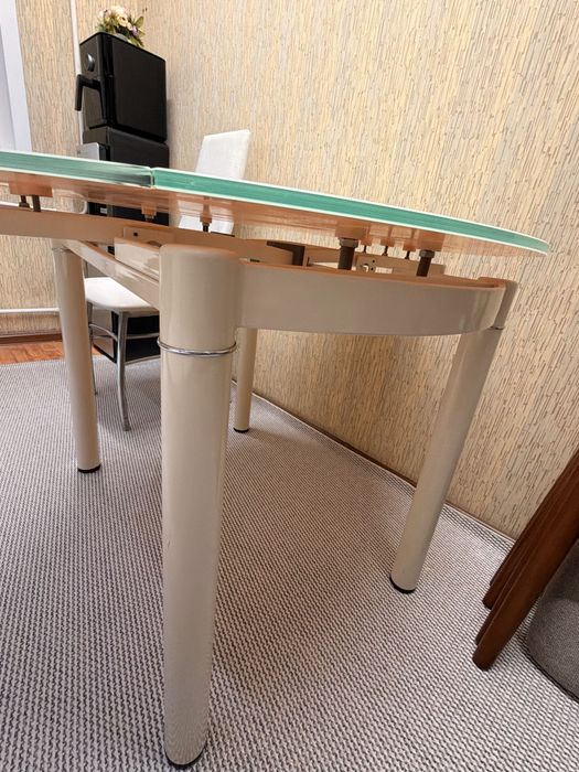 Продам кухонный стол ,круглый