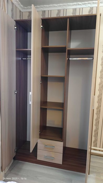 Шкаф спальный Трио