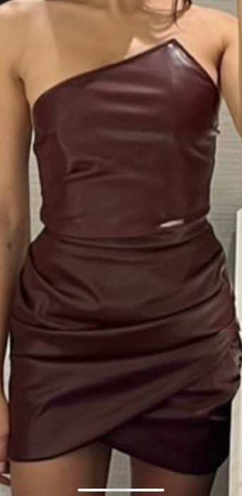 Къса червена рокля едтествена кожа