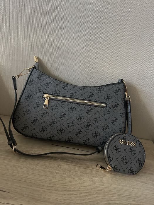 Женска Guess чанта