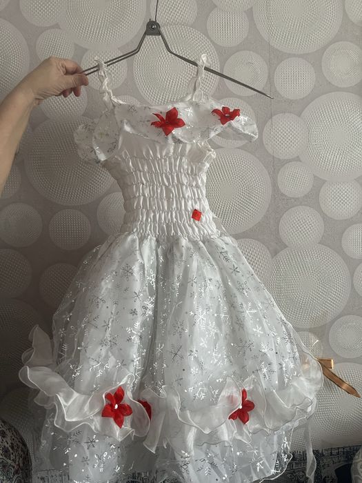 Платья на праздник, девочке 6-7 лет