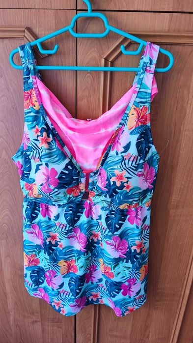 Vând costum baie