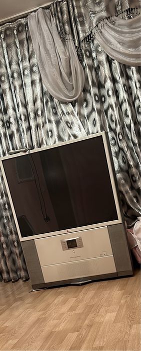 Телевизор LG цветной