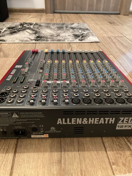 Mixer Allen & Heath Zed 12-FX