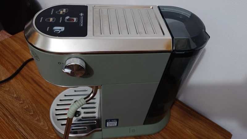 Espressor De'Longhi Dedica cu cold brew