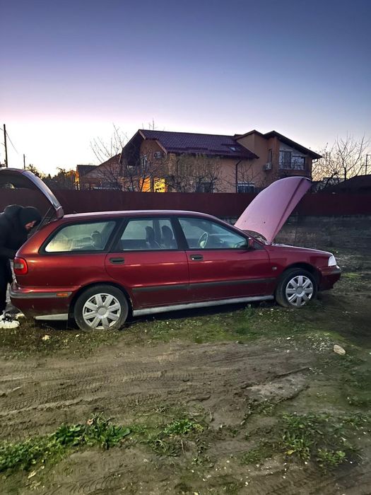 Vand Volvo v40 benzina 1999 Pret Negociabil