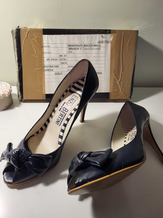Pantofi de piele bleumarin, cu toc Enzo Bertini M 39