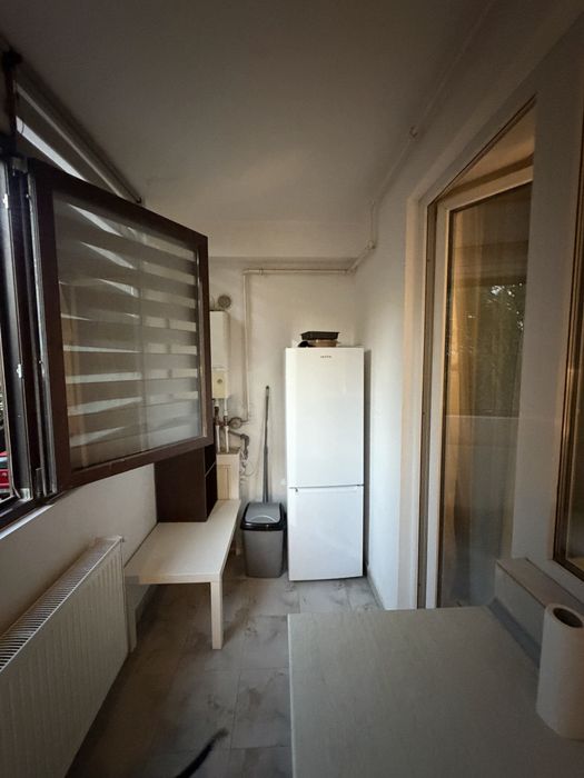 Inchiriez garsoniera Militari Residence - autobuz la scara
