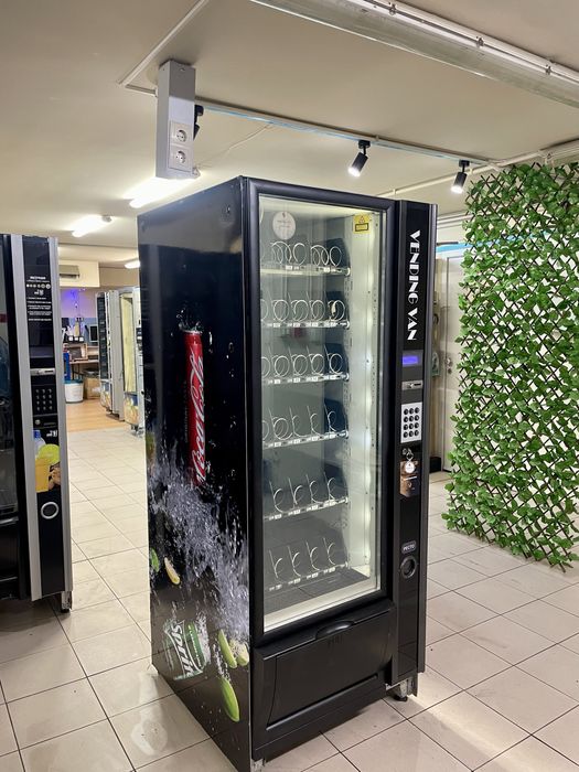 Хладилна машина/ Снаки Макс / Храни и напитки/ Вендинг автомат/