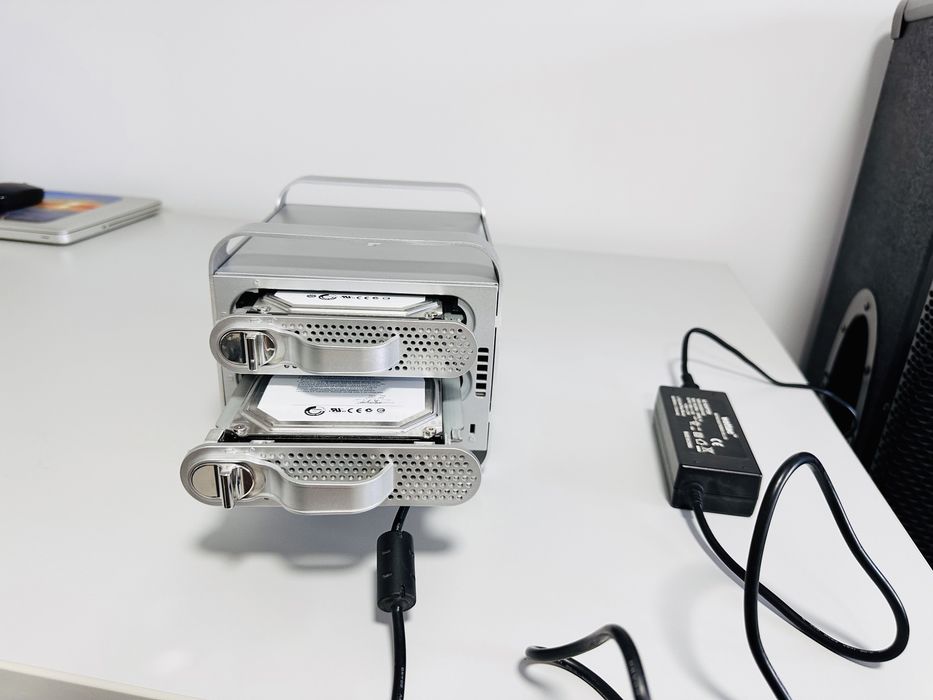 Unitate iomega cu 2 harduri Seagate 1TB-7200rpm,stare perfectă!