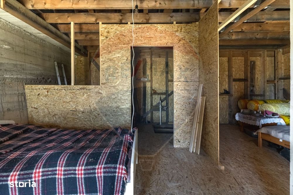Casă de vacanta/ teren 1005 mp - Pestera- priveliste de Poveste!