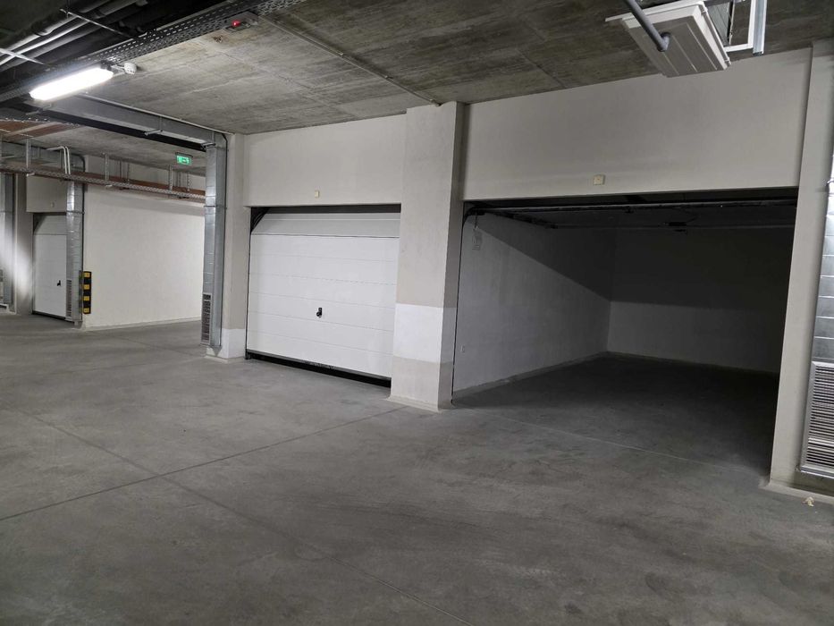 Дава се под наем Гараж / Паркомясто в София, Център - 18 кв.м за 127.5 € - Снимка #2