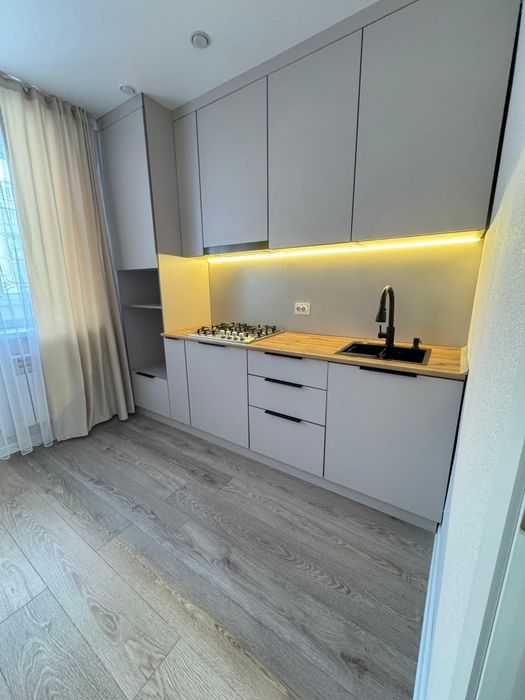 Продам 1 ком.кв Ленинградку в центре