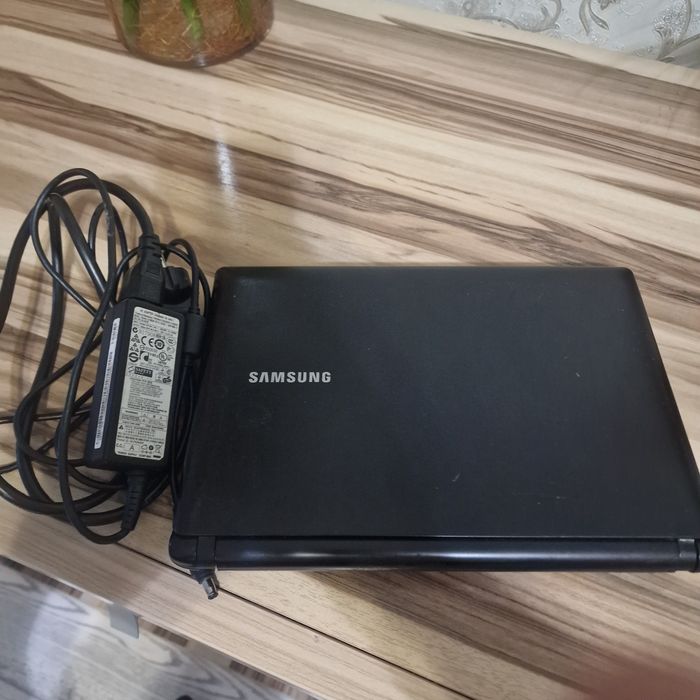 Продам нэтбук Samsung NP100.