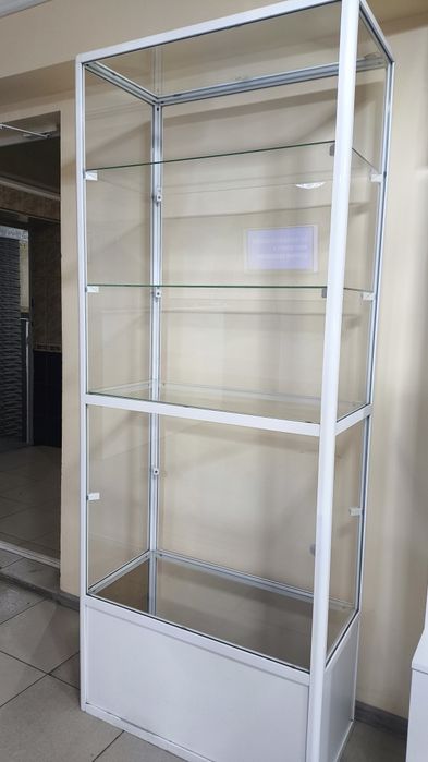 Стеклянная ветрина