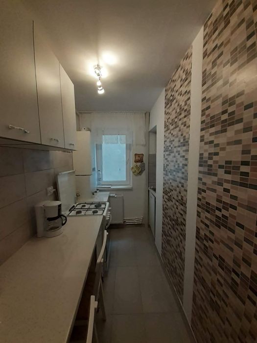 Proprietar,închiriez apartament 2 camere,etaj 3,zona Carpați Deva