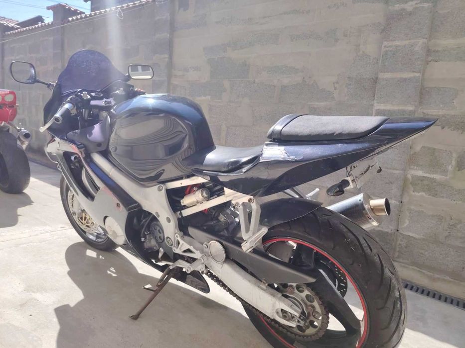 Honda CBR 600 F4 на части