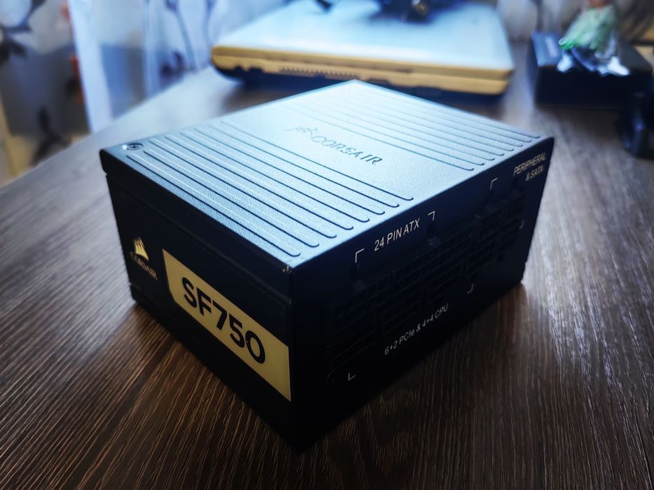 Блок питания Corsair SF750 для Mini-ITX сборок и мощных игровых ПК.