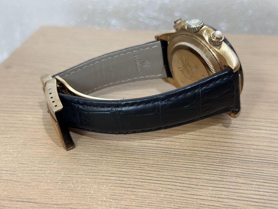 Дамски часовник с кожена каишка