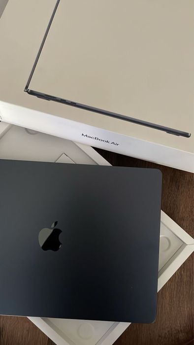 Срочно продаю Macbook Air 15,3 2024г,512гб