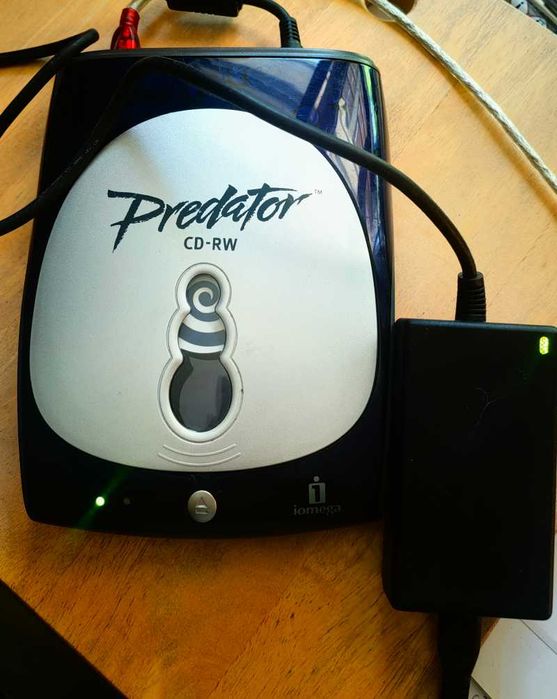 Iomega Predator USB CD-RW extern - pentru citit și "ars" CD-uri