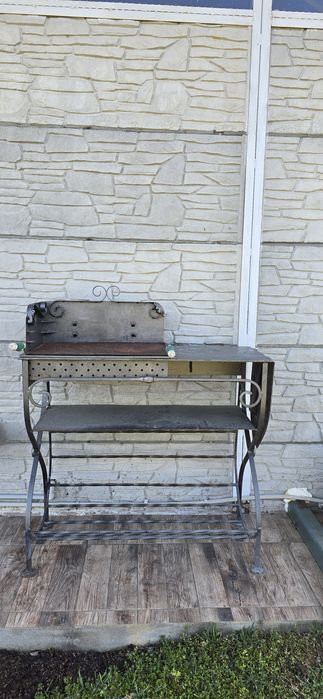 Продавам барбекю